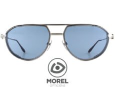 Lunettes de Soleil Akoni Skyracer – Élégance et Performance dans un Design Pilote Un style intemporel pour les amateurs de sophistication moderne Les lunettes de soleil Akoni Skyracer associent un design classique à des matériaux modernes et des finitions raffinées. Avec leur forme pilote à double pont, elles incarnent l'élégance intemporelle et la fonctionnalité. Conçues pour les amateurs de style et de performance, elles se distinguent par leur allure audacieuse et leur qualité exceptionnelle. Monture en titane gris – Légèreté et robustesse Les Akoni Skyracer sont fabriqués en titane gris, un matériau prisé pour sa légèreté et sa durabilité. Cette monture élégante offre un confort exceptionnel grâce à sa résistance et son poids plume. Idéales pour un port quotidien, ces lunettes allient solidité et esthétique, tout en s'adaptant parfaitement à toutes les Design pilote à double pont – Un équilibre parfait entre style et fonction Le design pilote emblématique, rehaussé d'un double pont, confère au Skyracer une allure moderne et raffinée. Ce double pont améliore non seulement la stabilité de la monture, mais ajoute également une dimension architecturale au style. Résolument contemporains, ces lunettes de soleil captent l'attention tout en offrant un confort durable et une t Des lunettes de soleil pensées pour l'élégance et la performance Les Akoni Skyracer ne se contentent pas d'être esthétiques. Leur conception en titane de haute qualité garantit une performance optimale. Légères et résistances, elles sont parfaites pour les hommes qui exigent des lunettes aussi élégantes que fonctionnelles. Leur design emblématique s'accorde aussi bien avec une tenue décontractée qu'avec un style formel. Conclusion : Akoni Skyracer, l'équilibre parfait entre classicisme et modernité Les lunettes de soleil Akoni Skyracer offrent une combinaison unique de style, de confort et de qualité. Avec leur monture en titane gris et leur design pilote à double pont, elles s'imposent comme un accessoire indispensable pour ceux qui recherchent une allure audacieuse.